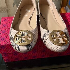 Tory Burch Cream and Black Snake-Print Logo Flats. BOX SOLD SEPARATELY  Thanks